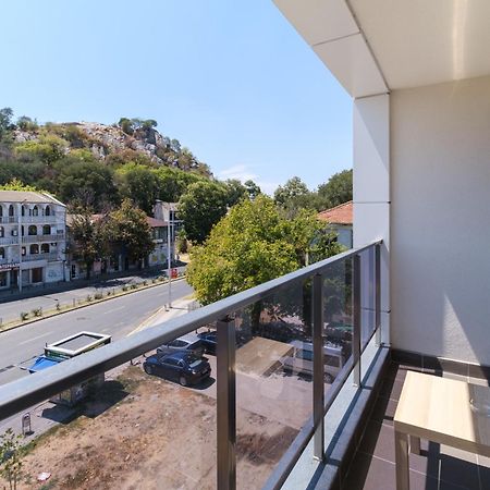 Modern 1-Bedroom Apartment With Free Parking Φιλιππούπολη Εξωτερικό φωτογραφία