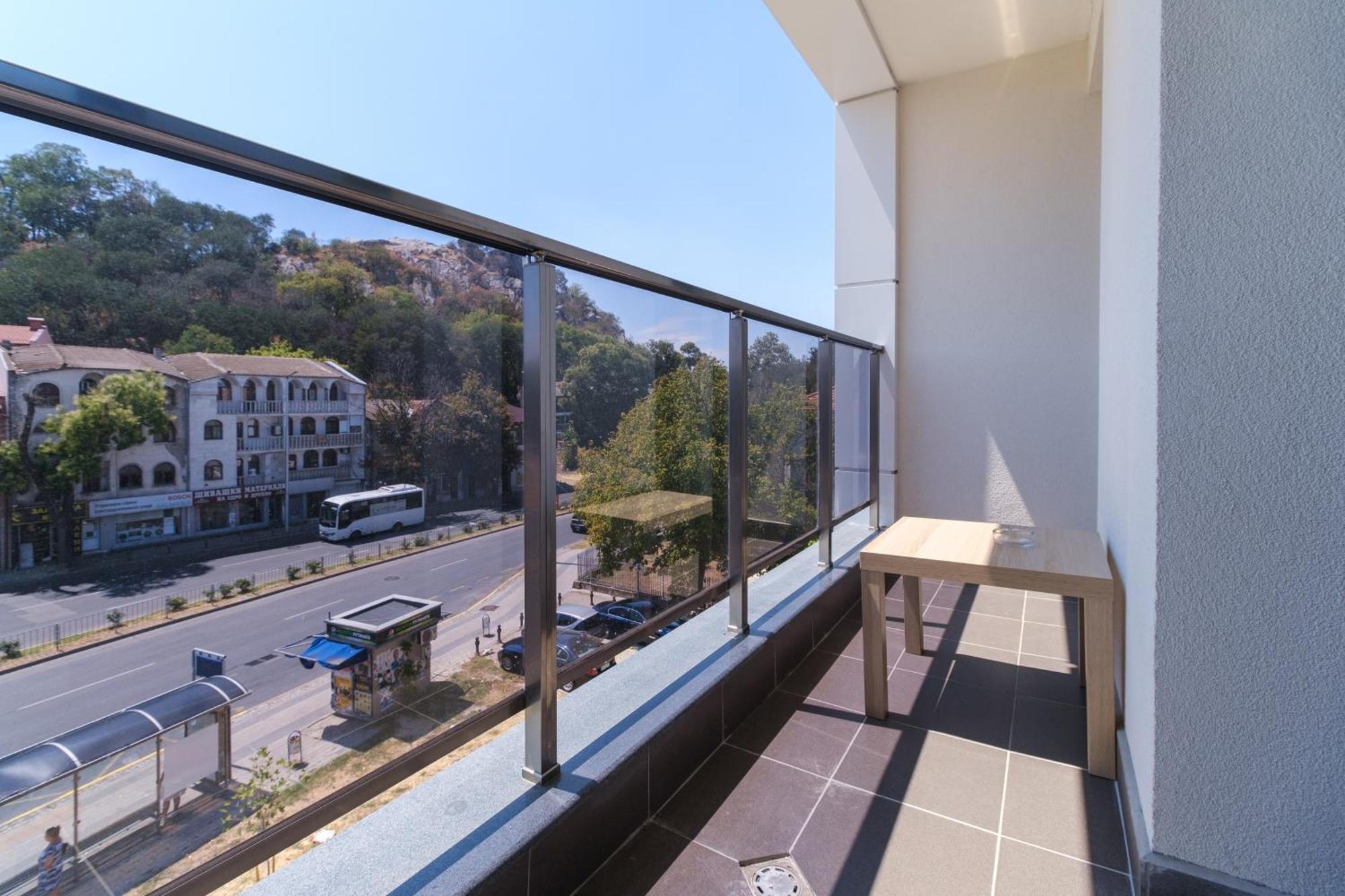 Modern 1-Bedroom Apartment With Free Parking Φιλιππούπολη Εξωτερικό φωτογραφία