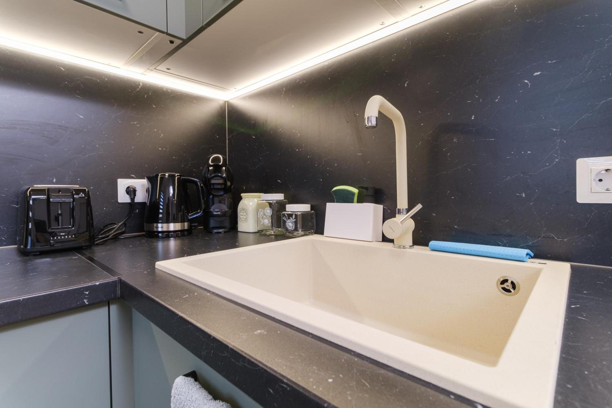 Modern 1-Bedroom Apartment With Free Parking Φιλιππούπολη Εξωτερικό φωτογραφία