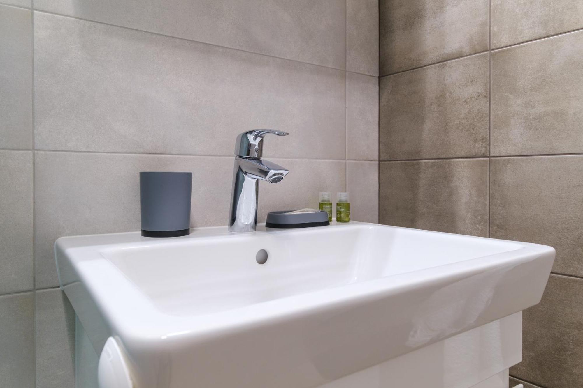 Modern 1-Bedroom Apartment With Free Parking Φιλιππούπολη Εξωτερικό φωτογραφία