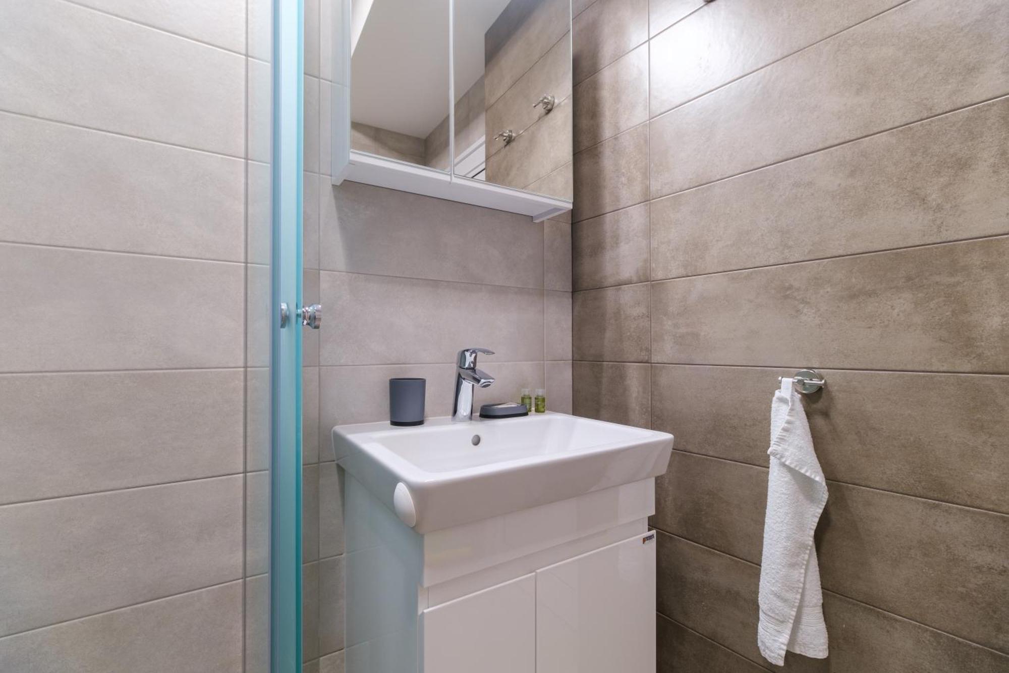 Modern 1-Bedroom Apartment With Free Parking Φιλιππούπολη Εξωτερικό φωτογραφία