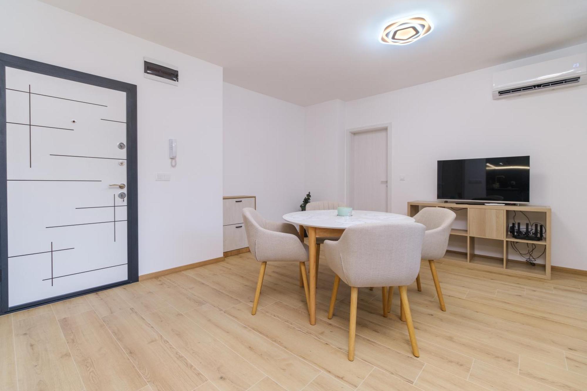 Modern 1-Bedroom Apartment With Free Parking Φιλιππούπολη Εξωτερικό φωτογραφία